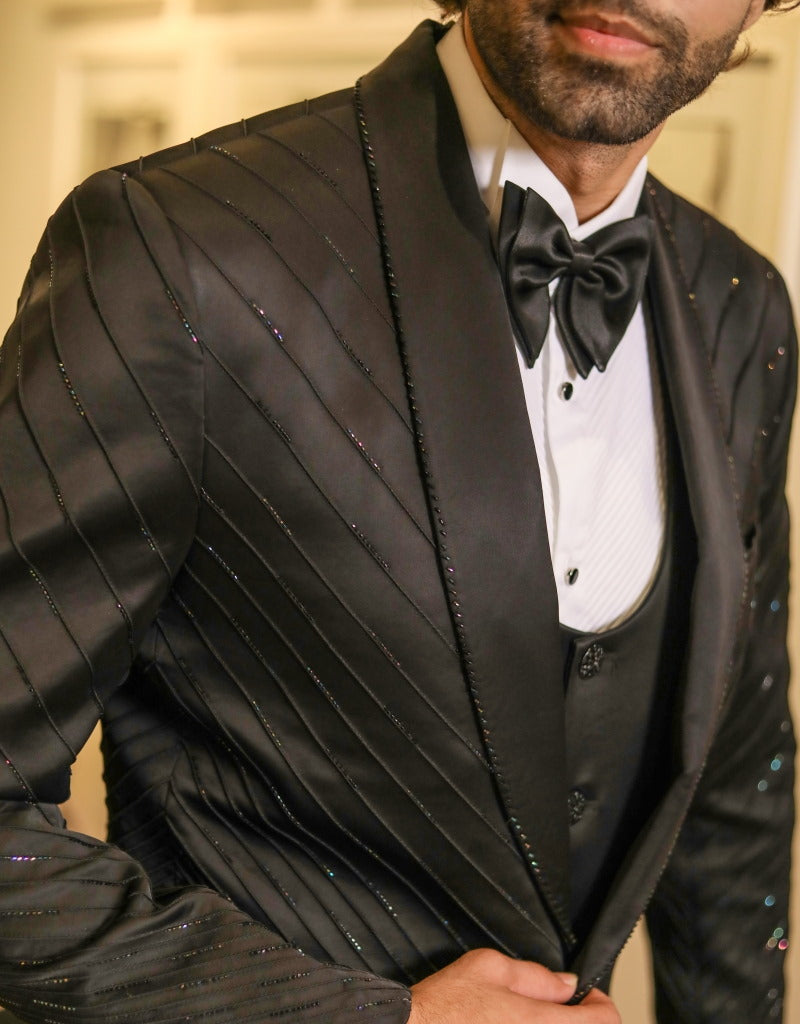 Four-piece Classic shawl lapel Tuxedo Suit in Black