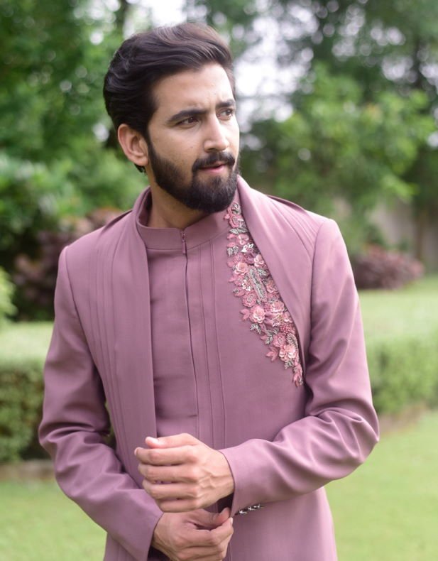Men's Outfit Ideas –5 Ways To Style Your Indo-Western Outfits | Wedding  kurta for men, Dress suits for men, Groom dress men